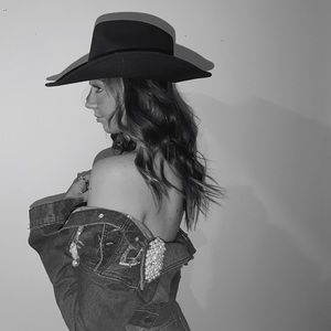 Meet your Posher, Karis